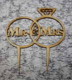 MR & MRS v obrúčkach - dekorácia z dreva