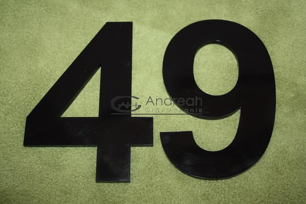 Vyrezávané číslo z akrylu