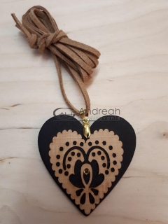 Náhrdelník z dreva s dýhou - srdce