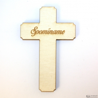 Krížik z dreva s nápisom "Spomíname"